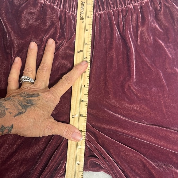 Universal Thread Maroon Cargo Joggers. Velour like material - Picture 9 of 12